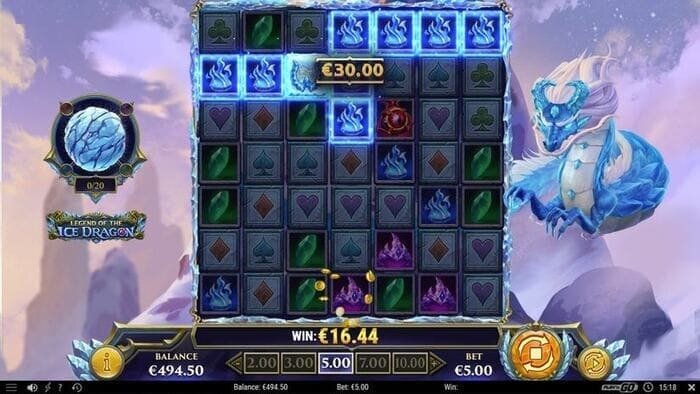 Screenshot van de Legend of the Ice Dragon gokkast met een winnend cluster van 7 gelijke symbolen